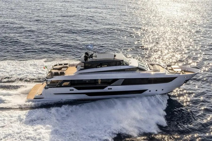 2022 FERRETTI YACHTS 1000 SKYDECK | 100 FT